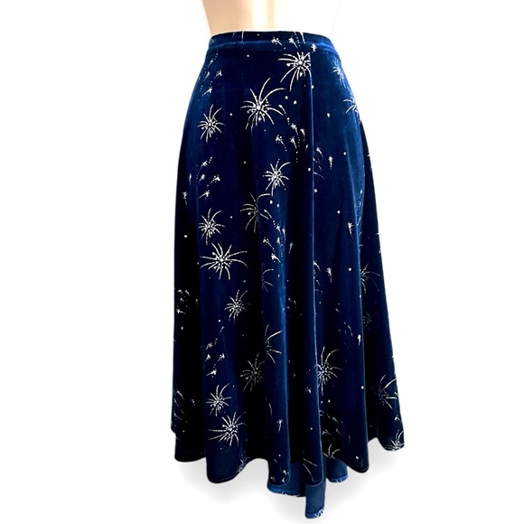Elegant Navy Blue Velvet Skirt with Starburst Design - Picture 2 of 11